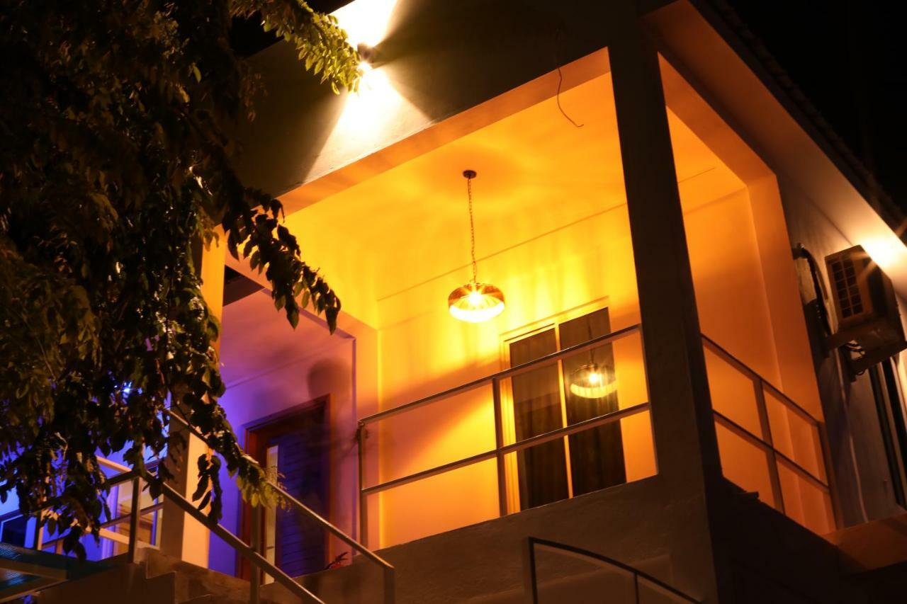 Hotel Moodhu Surf House Himmafushi Exterior foto
